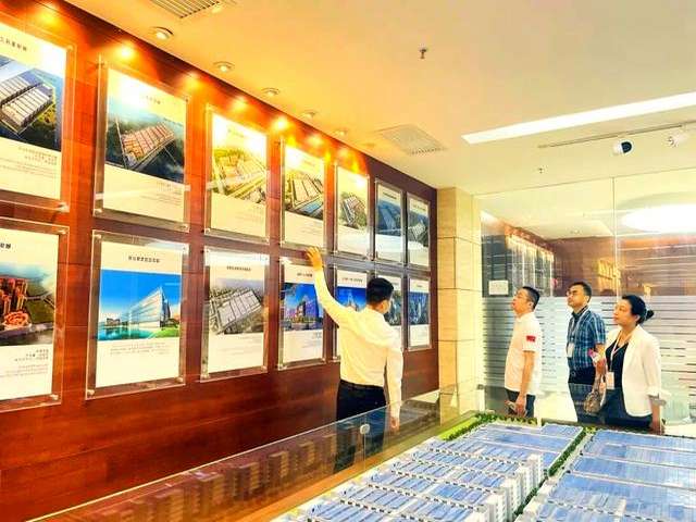 浙江雅诗兰黛睫毛膏连锁店 名媛名妆LADIES MAKEUP